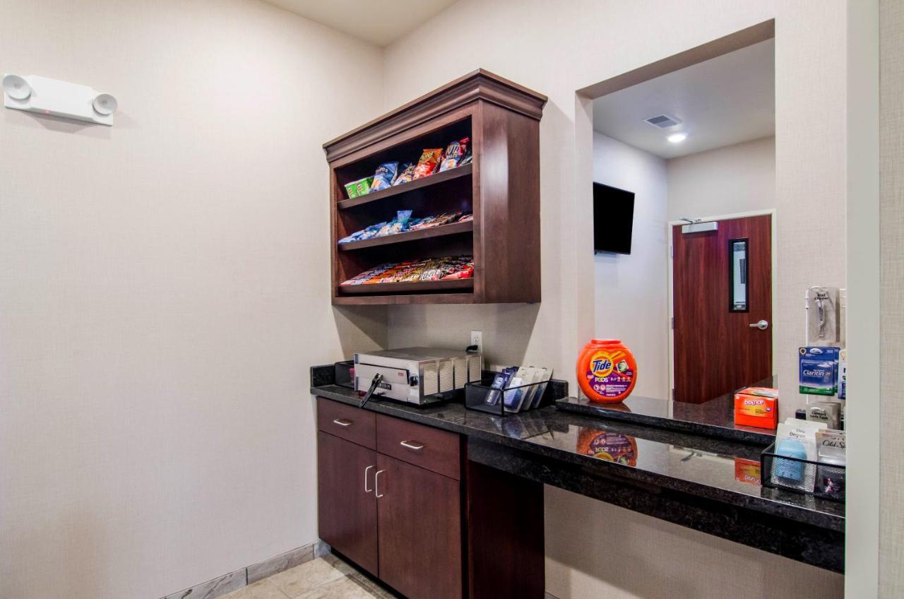 Cobblestone Hotel & Suites - Newport المظهر الخارجي الصورة
