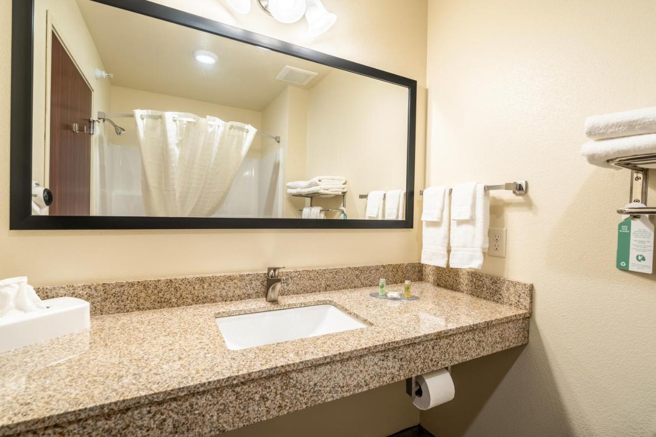 Cobblestone Hotel & Suites - Newport المظهر الخارجي الصورة